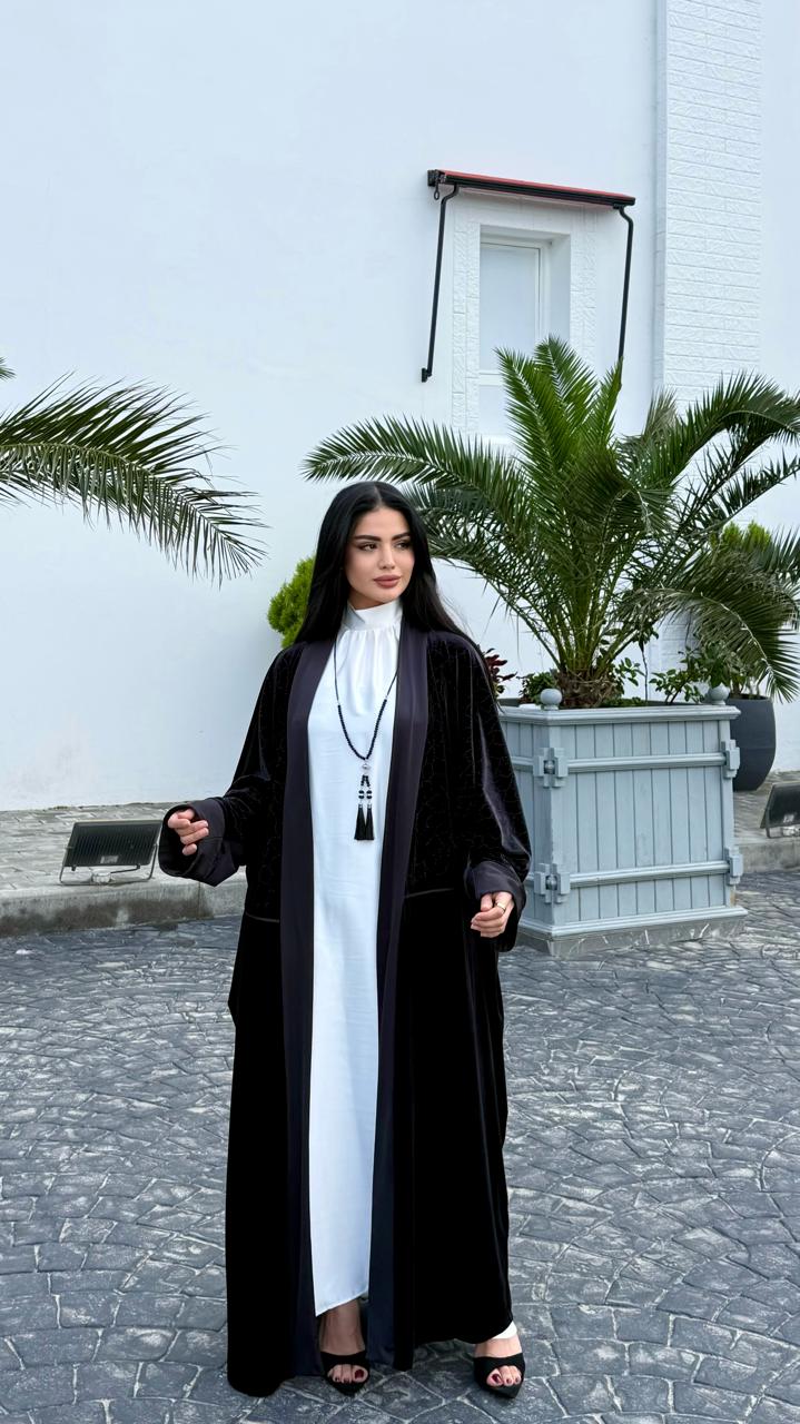 الفستان الملكي مع عباية ( الأسود )