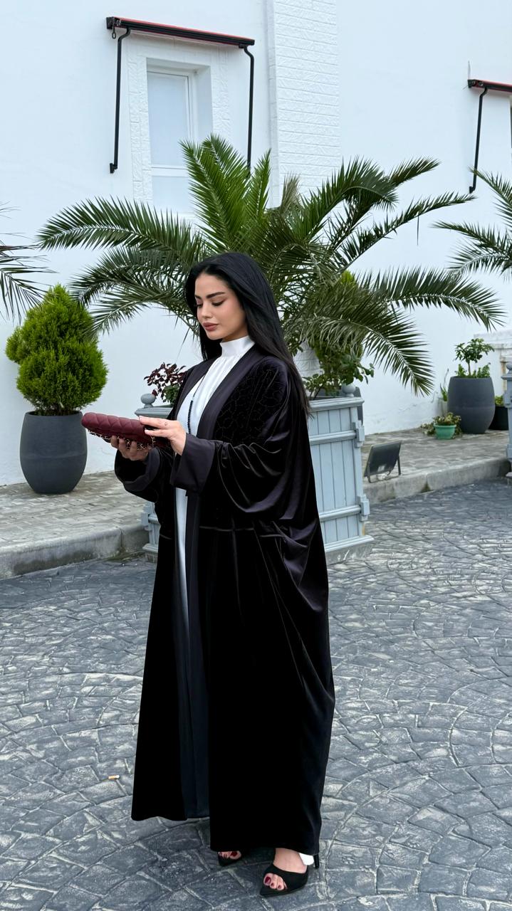 الفستان الملكي مع عباية ( الأسود )