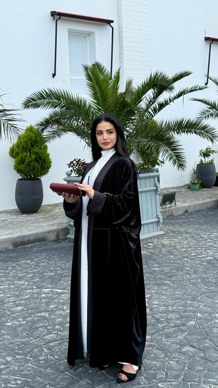 الفستان الملكي مع عباية ( الأسود )