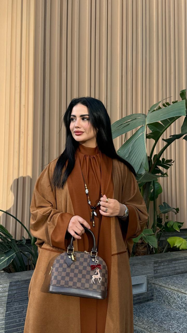 الفستان الملكي مع عباية ( الأسود )