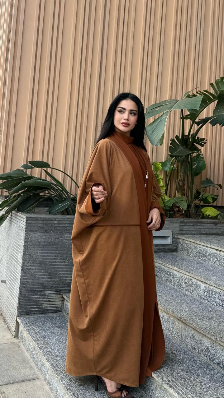 الفستان الملكي مع عباية ( الأسود )