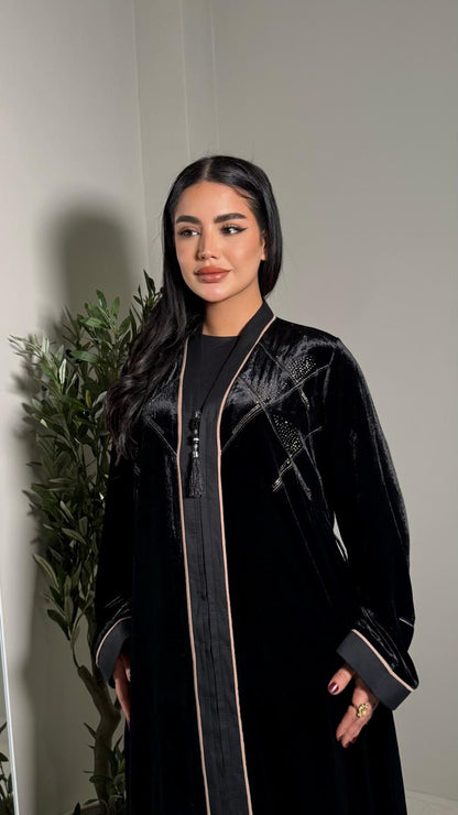 🌙 عباية مخمل أنيقة مع تطريز بالأحجار