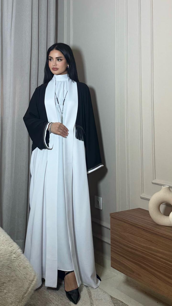 الفستان الملكي مع عباية ( الأسود )